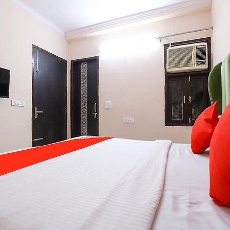 Oyo 77819 Shahdara Inn นิวเดลี ภายนอก รูปภาพ
