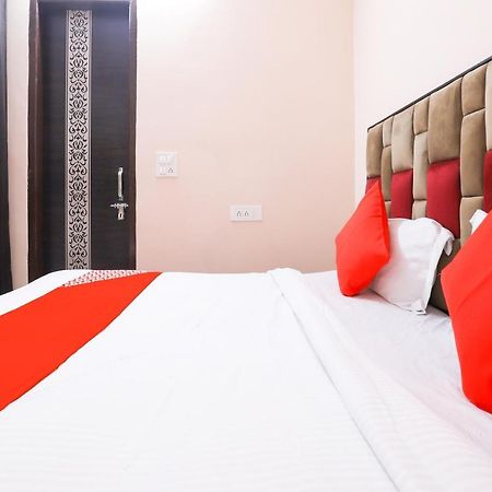 Oyo 77819 Shahdara Inn นิวเดลี ภายนอก รูปภาพ