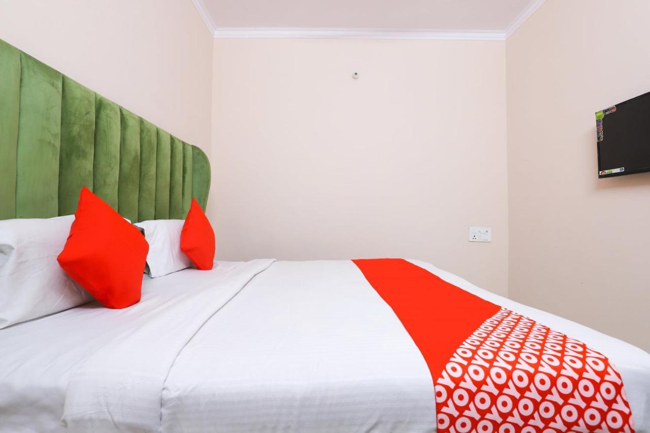 Oyo 77819 Shahdara Inn นิวเดลี ภายนอก รูปภาพ