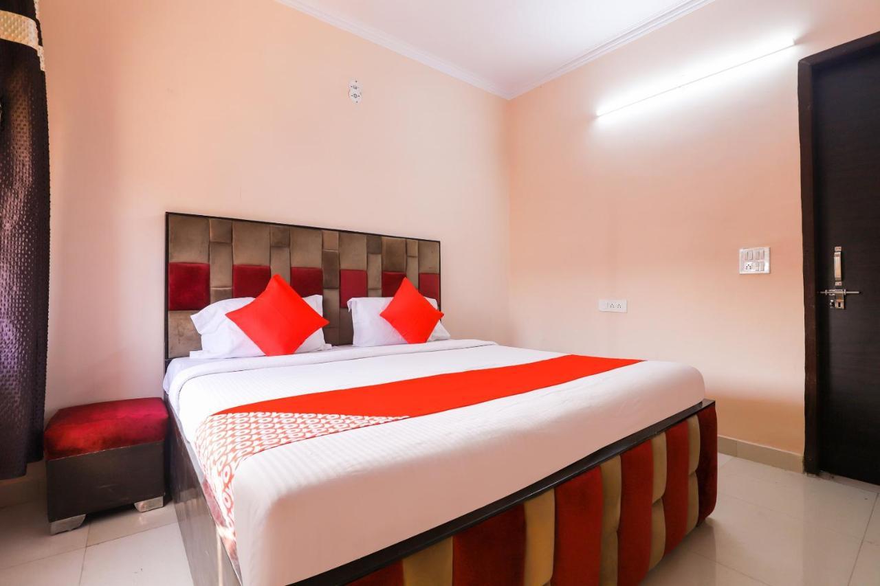 Oyo 77819 Shahdara Inn นิวเดลี ภายนอก รูปภาพ