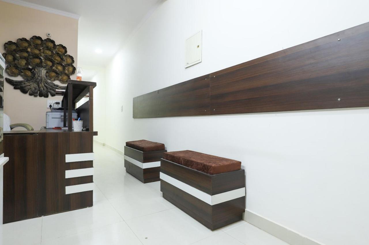 Oyo 77819 Shahdara Inn นิวเดลี ภายนอก รูปภาพ
