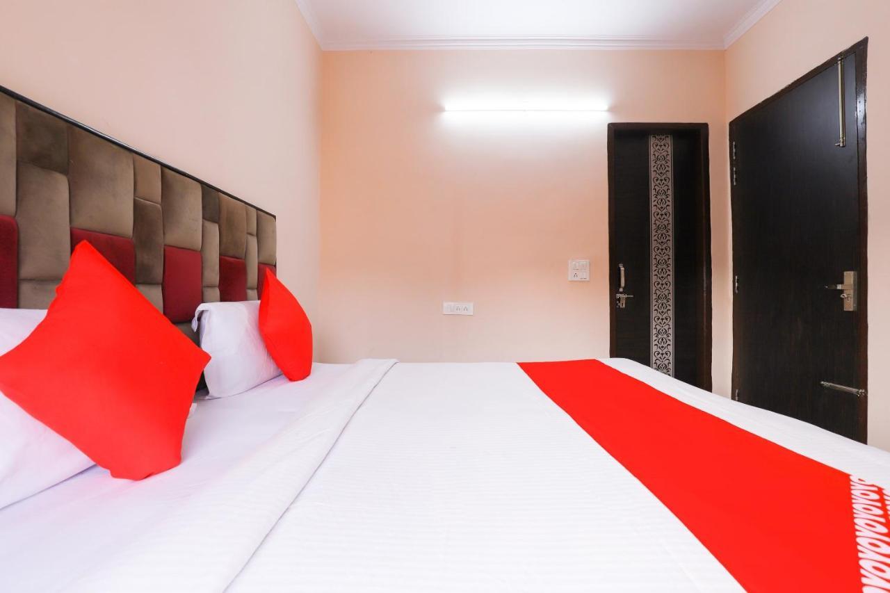Oyo 77819 Shahdara Inn นิวเดลี ภายนอก รูปภาพ