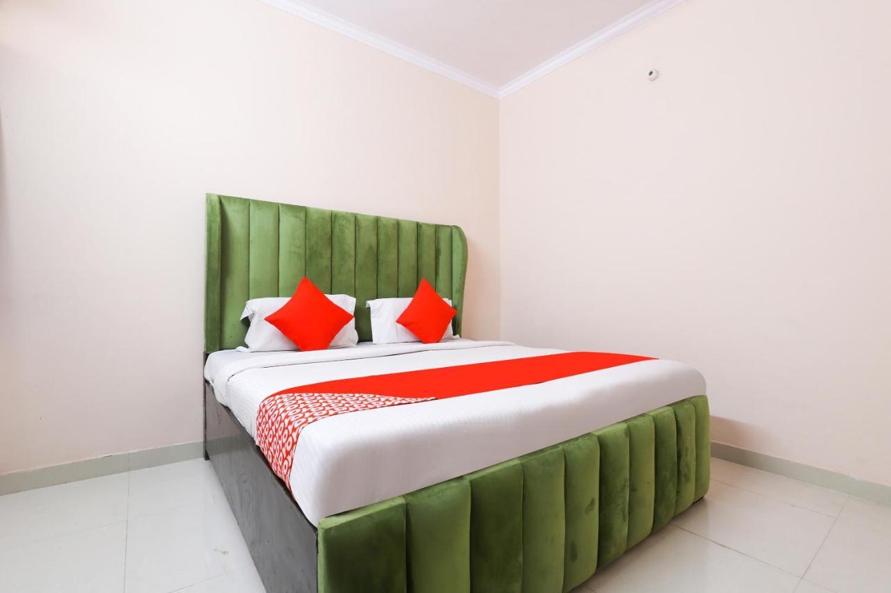 Oyo 77819 Shahdara Inn นิวเดลี ภายนอก รูปภาพ